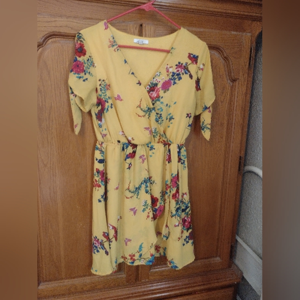 AUW Short Yellow Patterned Dress size Medium